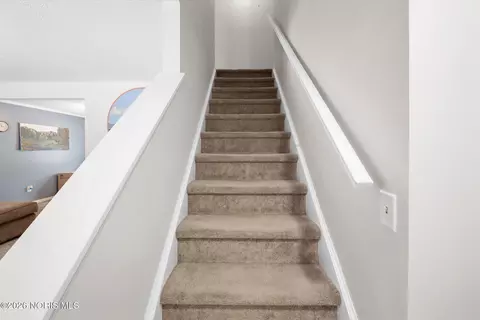 Entry Way - 3906 Farmbrook Dr, Sylvania, OH 43560 photo 3 of 5