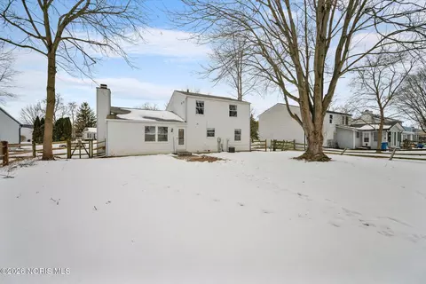 Exterior - 3906 Farmbrook Dr, Sylvania, OH 43560 photo 8 of 10