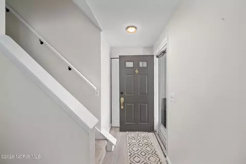 Entry Way - 3906 Farmbrook Dr, Sylvania, OH 43560 photo 1 of 5