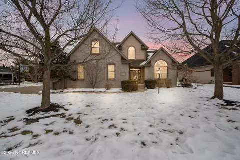 6052 Windy Ridge Ln, Sylvania, OH 43560
