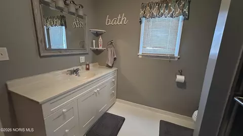 Bath - 742 E Perry St, Paulding, OH 45879 photo 6 of 6