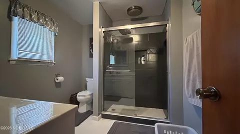 Bath - 742 E Perry St, Paulding, OH 45879 photo 4 of 6