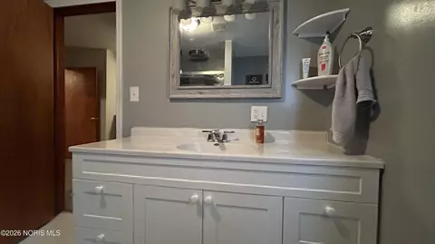 Bath - 742 E Perry St, Paulding, OH 45879 photo 5 of 6