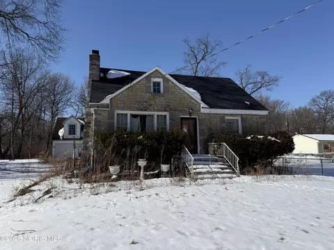47 Medbury St, Holland, OH 43528
