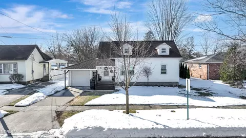 833 3rd St, Wauseon, OH 43567