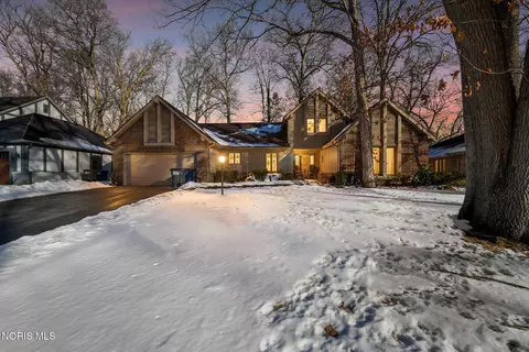 4456 Woodbriar Dr, Toledo, OH 43623