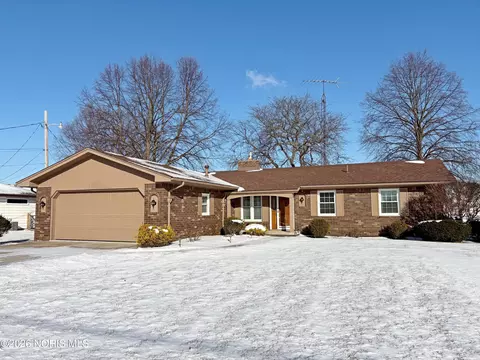 3515 Brown Rd, Oregon, OH 43616