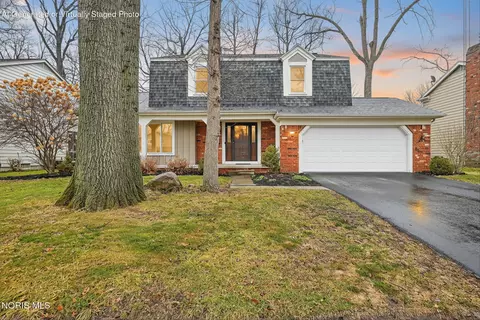 4624 Vicksburg Dr, Sylvania, OH 43560