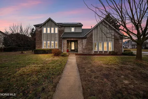 1134 Laura Ln, Oregon, OH 43616