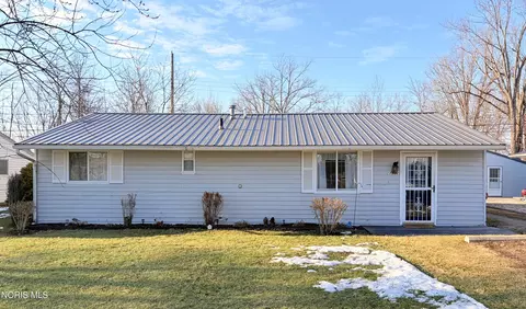 1502 Westgate Dr, Defiance, OH 43512