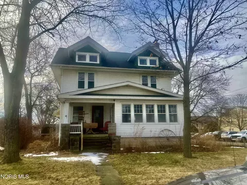 137 Prospect St, Oak Harbor, OH 43449