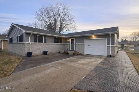 5862 W Benalex Dr, Toledo, OH 43612