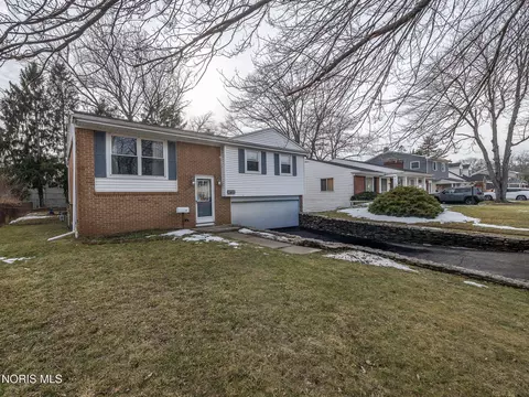 4735 Imperial Dr, Toledo, OH 43623