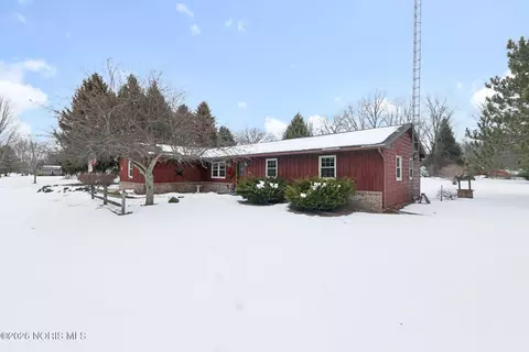 3830 Birdsong Ln, Swanton, OH 43558