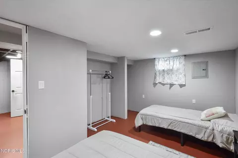 Bedroom - 5541 Douglas Rd, Toledo, OH 43613 photo 8 of 10