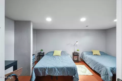 Bedroom - 5541 Douglas Rd, Toledo, OH 43613 photo 9 of 10