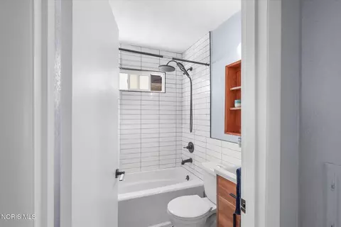 Bath - 5541 Douglas Rd, Toledo, OH 43613 photo 1 of 1