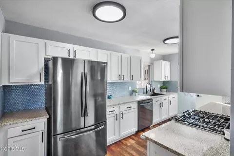 Kitchen - 5541 Douglas Rd, Toledo, OH 43613 photo 2 of 3