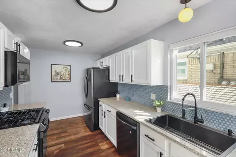 Kitchen - 5541 Douglas Rd, Toledo, OH 43613 photo 3 of 3