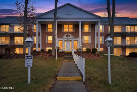 5679 Monroe St #303, Sylvania, OH 43560