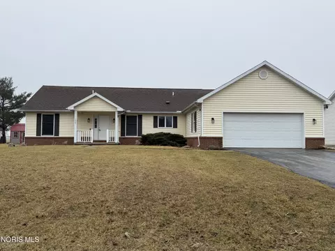 1469 Circle Dr, Millbury, OH 43447