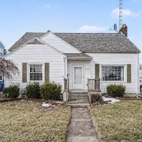 108 S Granville Blvd, Fremont, OH 43420