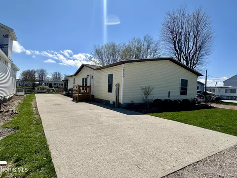 2860 W Risingsun Rd, Port Clinton, OH 43452
