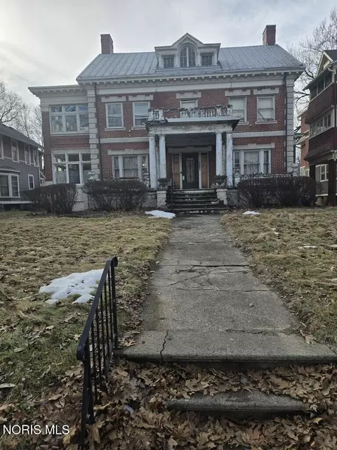 2229 Parkwood Ave, Toledo, OH 43620