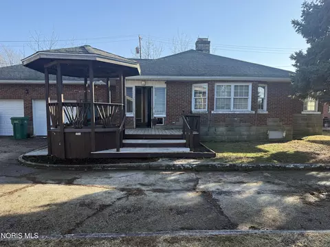 2826 Olde Curtice Rd, Northwood, OH 43619