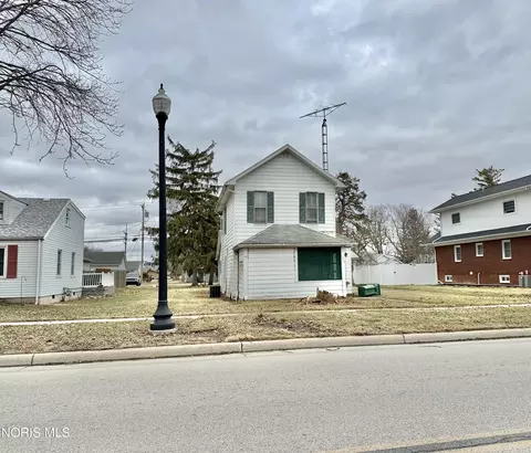 1217 Main St, Genoa, OH 43430