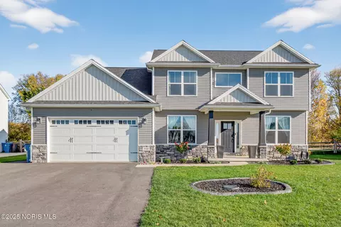 938 Wilkshire Dr, Waterville, OH 43566