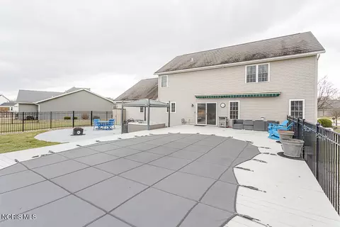 Exterior - 123 Rivers Edge Ln, Upper Sandusky, OH 43351 photo 10 of 11