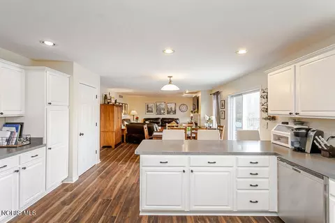 Kitchen - 123 Rivers Edge Ln, Upper Sandusky, OH 43351 photo 6 of 8