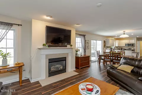 Living - 123 Rivers Edge Ln, Upper Sandusky, OH 43351 photo 7 of 7