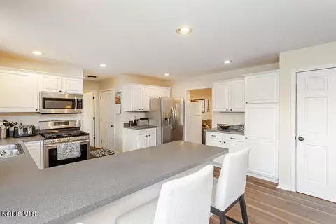 Kitchen - 123 Rivers Edge Ln, Upper Sandusky, OH 43351 photo 3 of 8