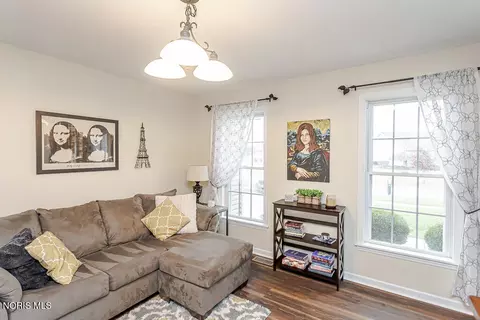 Living - 123 Rivers Edge Ln, Upper Sandusky, OH 43351 photo 2 of 7