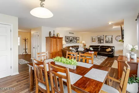 Dining - 123 Rivers Edge Ln, Upper Sandusky, OH 43351 photo 5 of 5