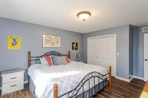 Bedroom - 123 Rivers Edge Ln, Upper Sandusky, OH 43351 photo 2 of 11