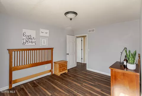 Bedroom - 123 Rivers Edge Ln, Upper Sandusky, OH 43351 photo 6 of 11