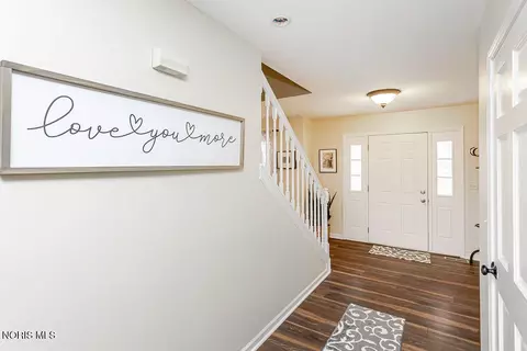 Entry Way - 123 Rivers Edge Ln, Upper Sandusky, OH 43351 photo 2 of 3