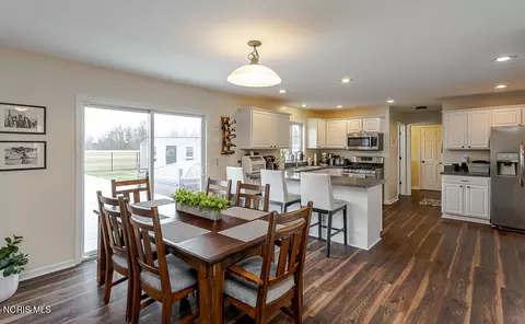 Dining - 123 Rivers Edge Ln, Upper Sandusky, OH 43351 photo 2 of 5