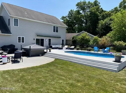 Exterior - 123 Rivers Edge Ln, Upper Sandusky, OH 43351 photo 6 of 11
