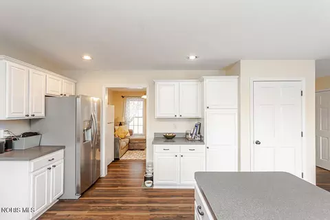 Kitchen - 123 Rivers Edge Ln, Upper Sandusky, OH 43351 photo 4 of 8
