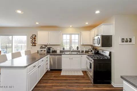 Kitchen - 123 Rivers Edge Ln, Upper Sandusky, OH 43351 photo 8 of 8