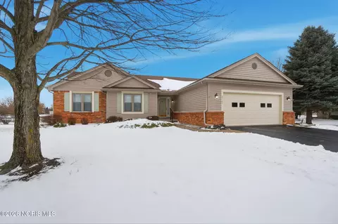 2165 Glenacres Ct, Maumee, OH 43537