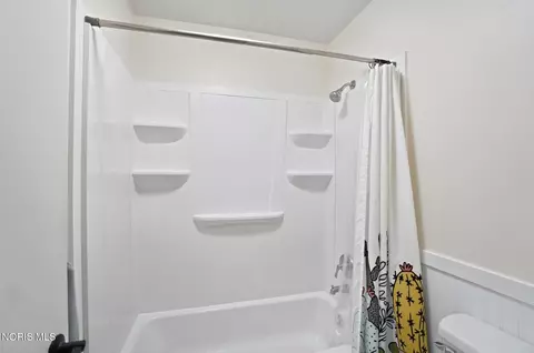 Bath - 357 Wrexham Ln #101, Maumee, OH 43537 photo 5 of 5