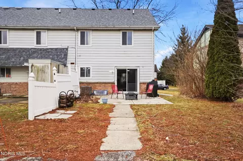 Exterior - 357 Wrexham Ln #101, Maumee, OH 43537 photo 5 of 6