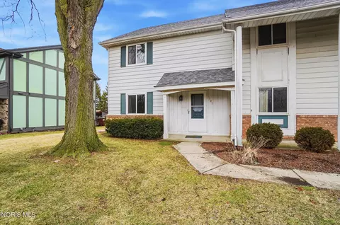 357 Wrexham Ln #101, Maumee, OH 43537