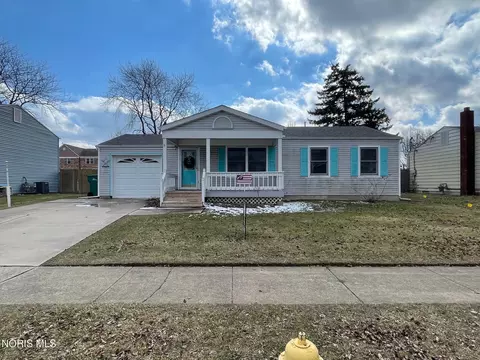 125 Chesapeake Ln, Northwood, OH 43619