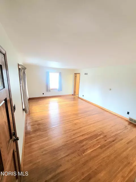 Living - 1216 Main St, Genoa, OH 43430 photo 3 of 6